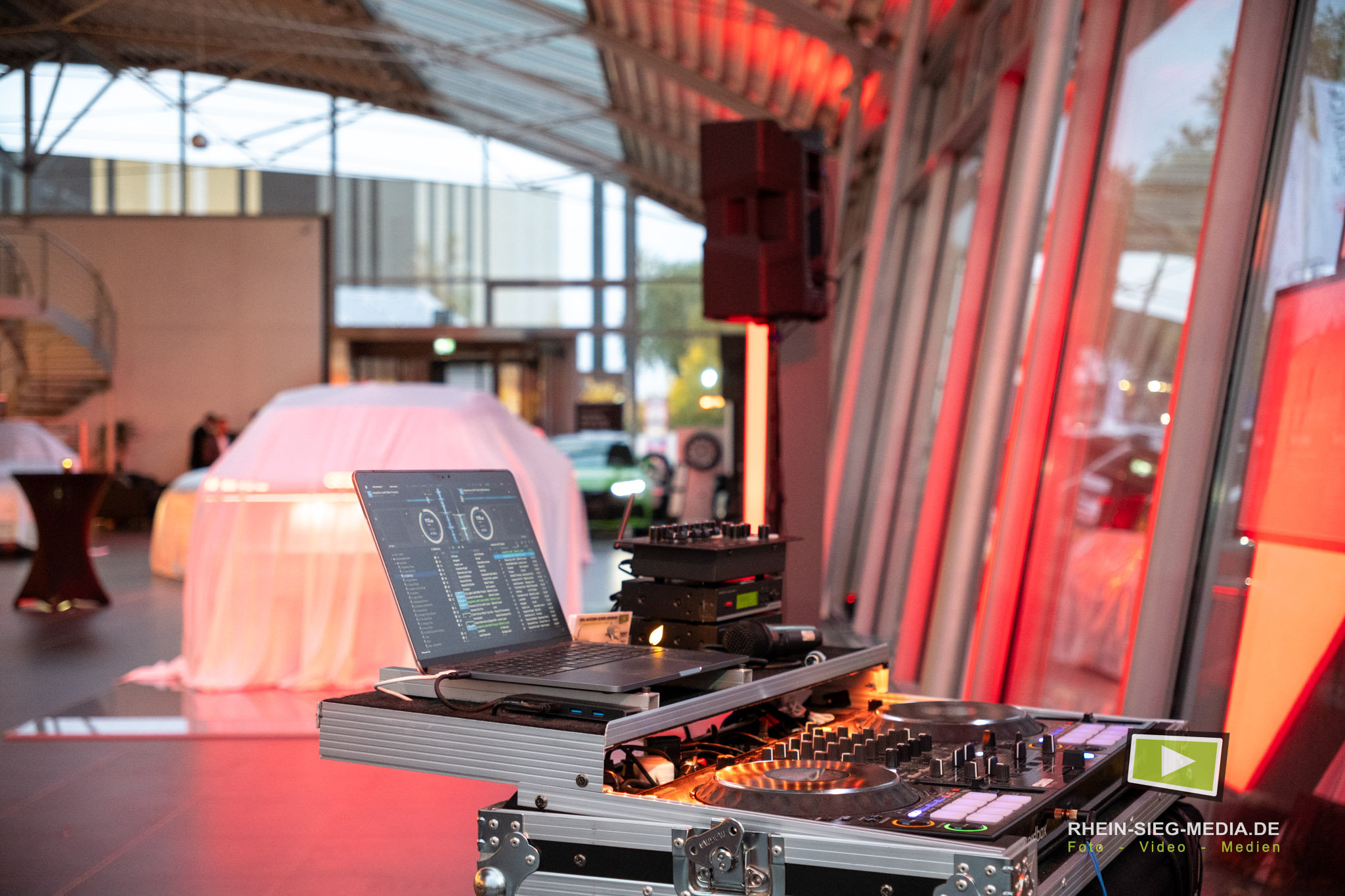 DJ-Service bei Firmenevent