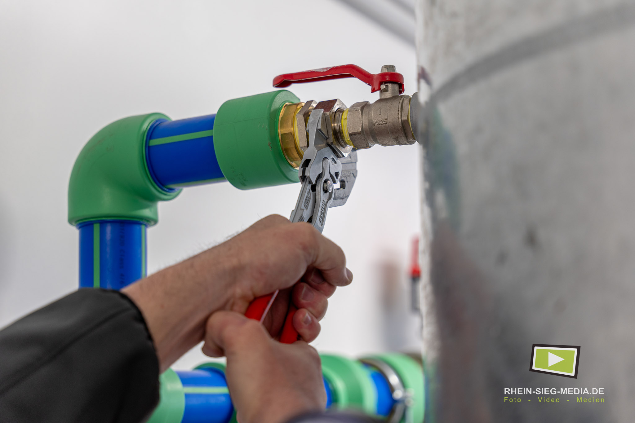 Industriefotografie Rohrinstallation Handwerk
