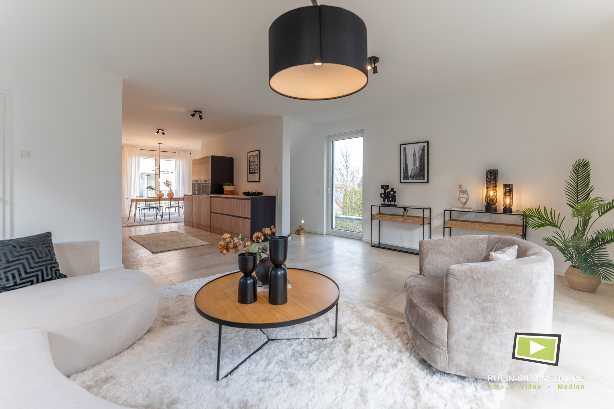 Heller Wohnbereich für Immobilienfotografie